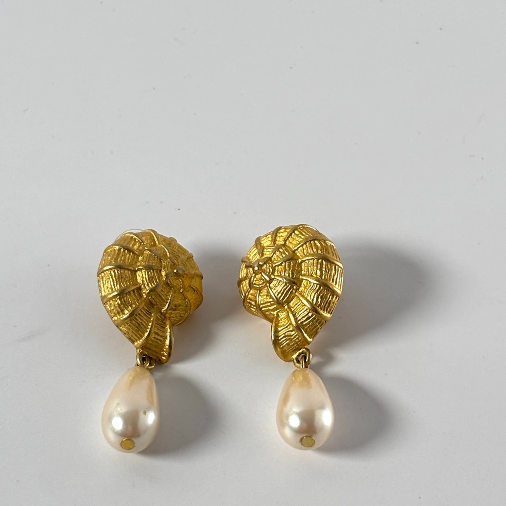 Vintage Susan Shaw Gold Shell & Pearl Drop Earrings | Old Money Coastal Jewelry